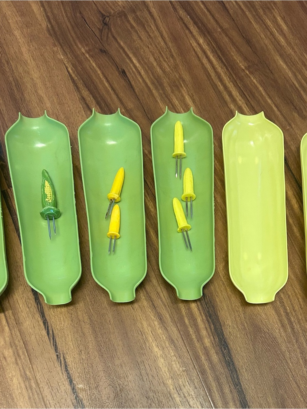 Green Corn-Shaped Cocktail Picks with Trays - Party Serving vintageSet